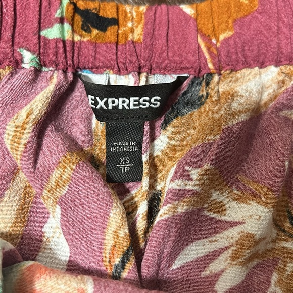 Express Short Floral Off Shoulder Romper, size XS - Picture 5 of 7